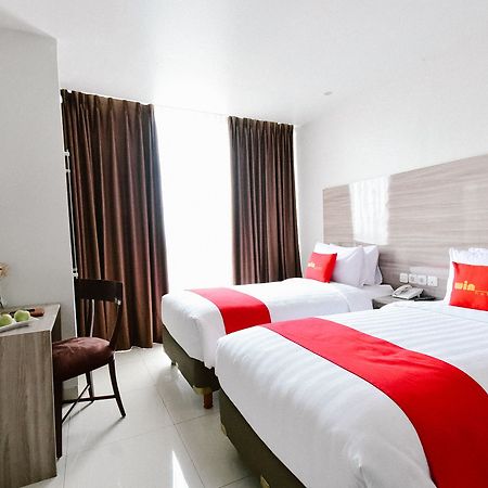 Win Grand Hotel Bekasi Eksteriør billede